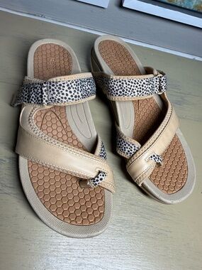 BareTraps Denni Tan and Black Micro Dotted Comfort Toe Loop Sandals